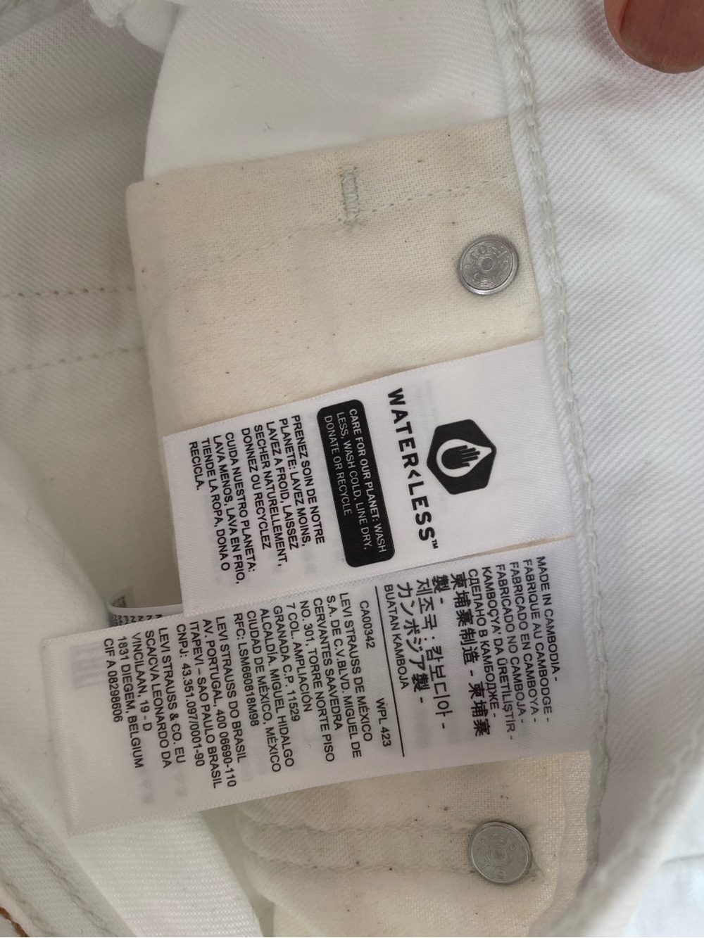 Levi's White Denim Jean Shorts size 28 - Picture 3 of 4